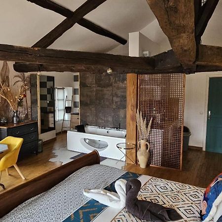 Suite Penthouse Romantique, Confolens, Charente المظهر الخارجي الصورة