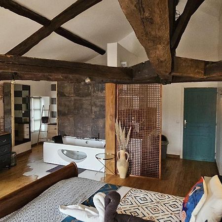 Suite Penthouse Romantique, Confolens, Charente المظهر الخارجي الصورة