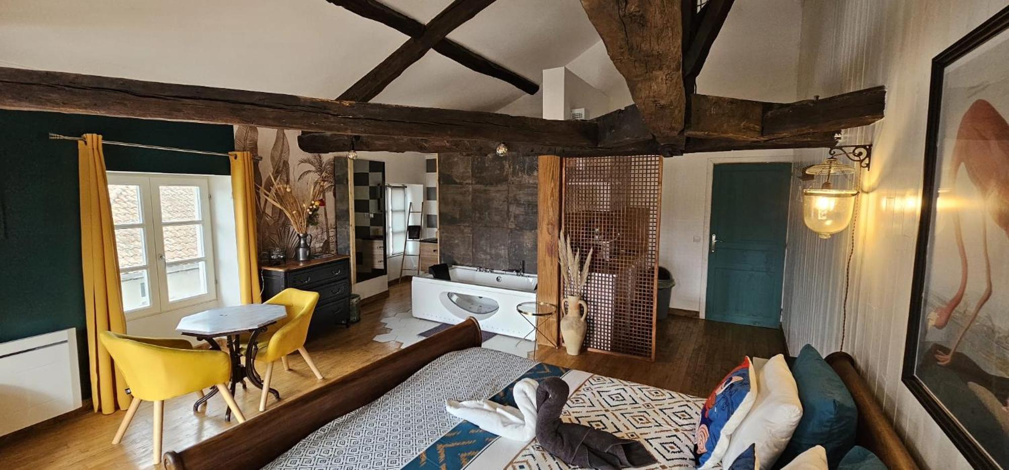Suite Penthouse Romantique, Confolens, Charente المظهر الخارجي الصورة