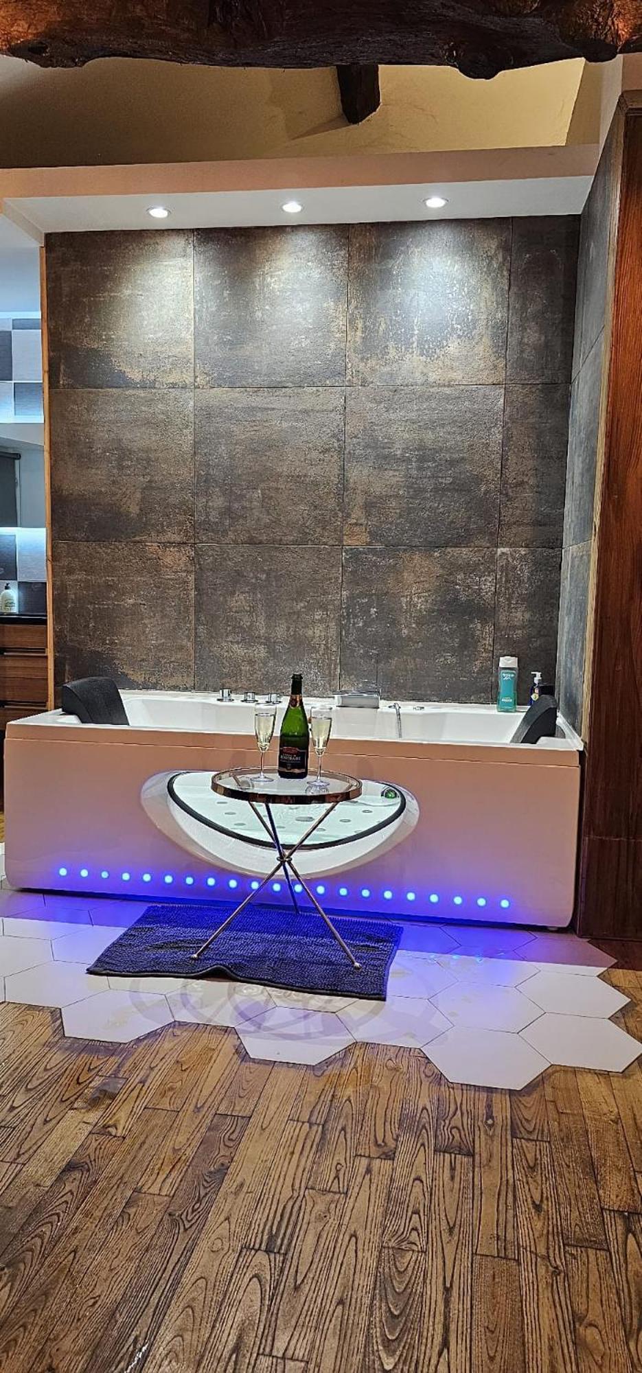 Suite Penthouse Romantique, Confolens, Charente المظهر الخارجي الصورة