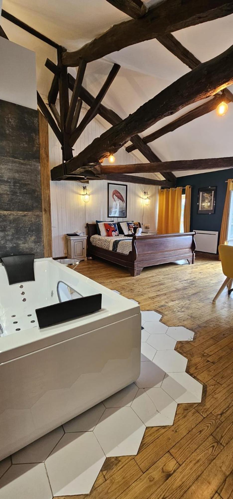 Suite Penthouse Romantique, Confolens, Charente المظهر الخارجي الصورة