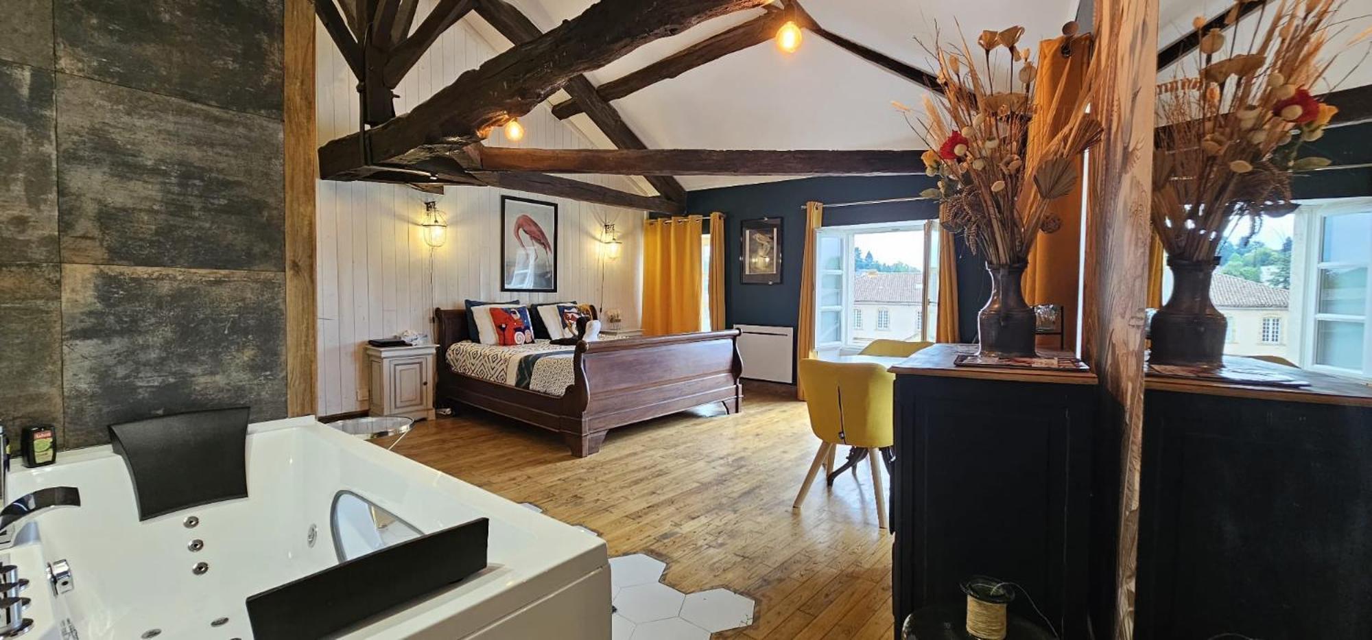 Suite Penthouse Romantique, Confolens, Charente المظهر الخارجي الصورة